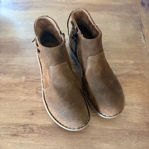 Born Viana Brown Leather ankle Boots